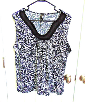Women's Black/White Geometric Print V-neck Sleeveless Top. Sz. 2X  #1
