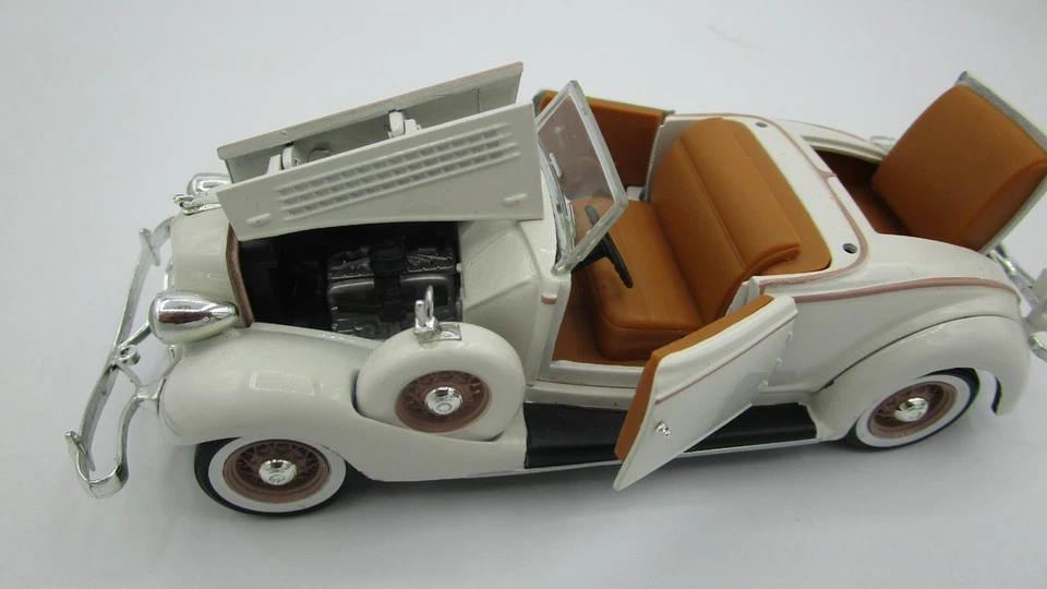 National Motor Mint Road Signature 1/32 1935 Auburn 851 Diecast New In Box - Image 3 of 4