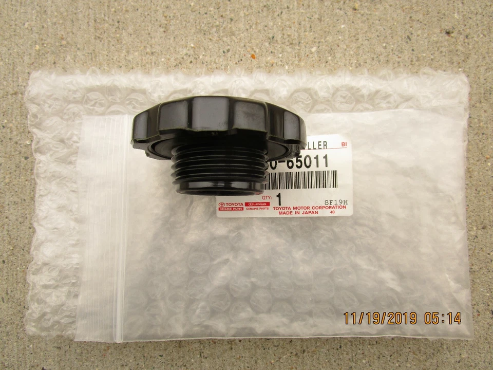 SE ADAPTA A: TAPA DE LLENADO DE ACEITE DE MOTOR TOYOTA CAMRY DLX LE 88 - 91 OEM NUEVO Foto 3 de 3