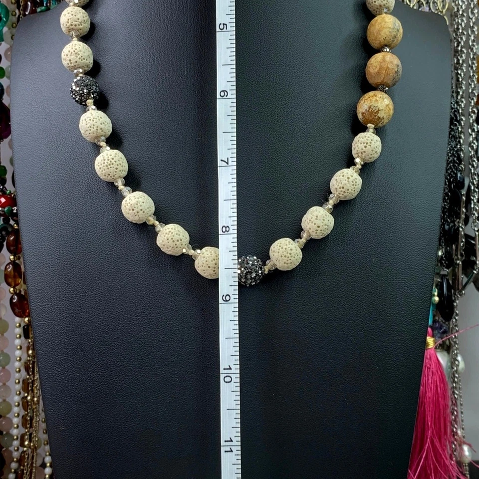 Colar de miçangas de jaspe pele de coral e leopardo esponja natural artesanal - Imagem 4 de 4