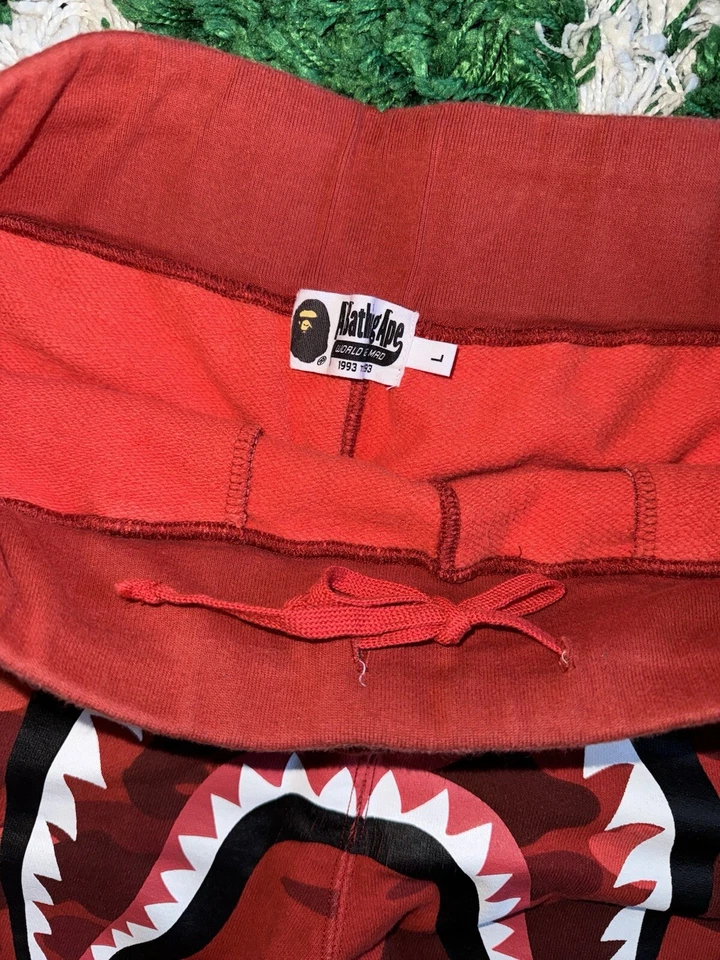 Pantalones Cortos BAPE Tiburón Talla Grande | Rojo Súper Limpio  Foto 3 de 3