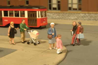 Bachmann HO SceneScapes Figures Strolling People pkg(6) 33109