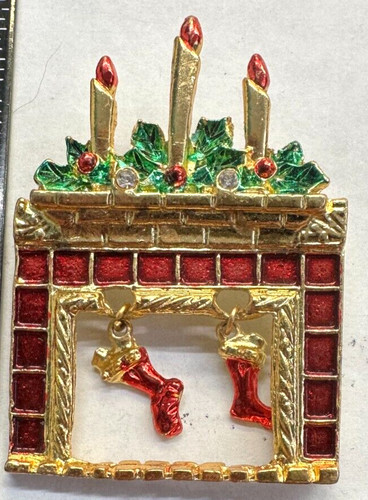 Christmas Mantel Stockings & Candles Clear Rhinestone Vintage Brooch Gold J-462
