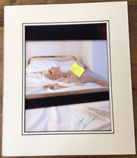 FOTOGRAFÍA FIRMADA SEXY IVONNE SCHOHERR 11,25 X 4,25 PULGADAS GERM PLAYBOY OCTUBRE 2008