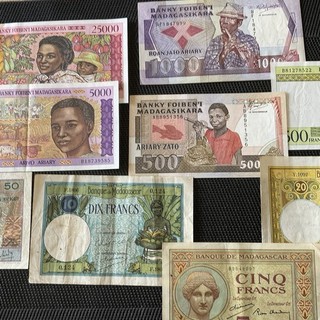 ENSEMBLE DE 9 Billets De MADAGASCAR en Qualité TTB à SUP 🌐