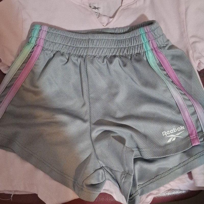 Girls 2pc Reebok outfit Pink T-Shirt that ties at bottom & Gray Shorts  Size 6