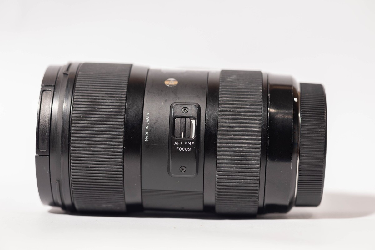 Sigma 18-35mm F/1.8 Art DC Lens for Canon EF Cameras Excellent