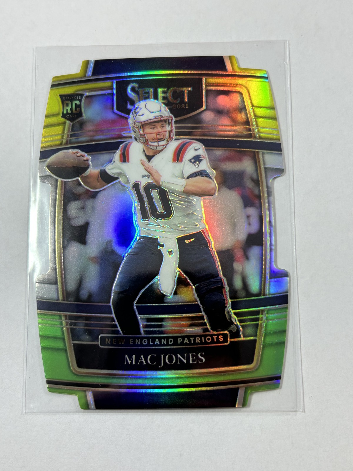 2021 Panini Select - Concourse Mac Jones #51 Green & Yellow Prizm Die-Cut (RC)