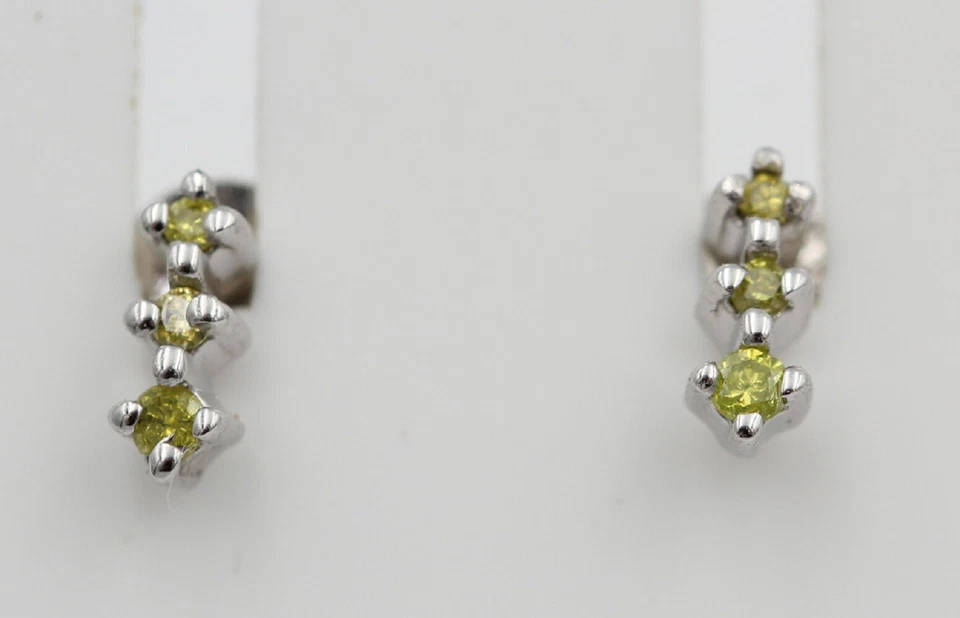 Eleganti Orecchini In Diamante Giallo Da 0,05 Carati In Argento 925 - Immagine 2 di 4