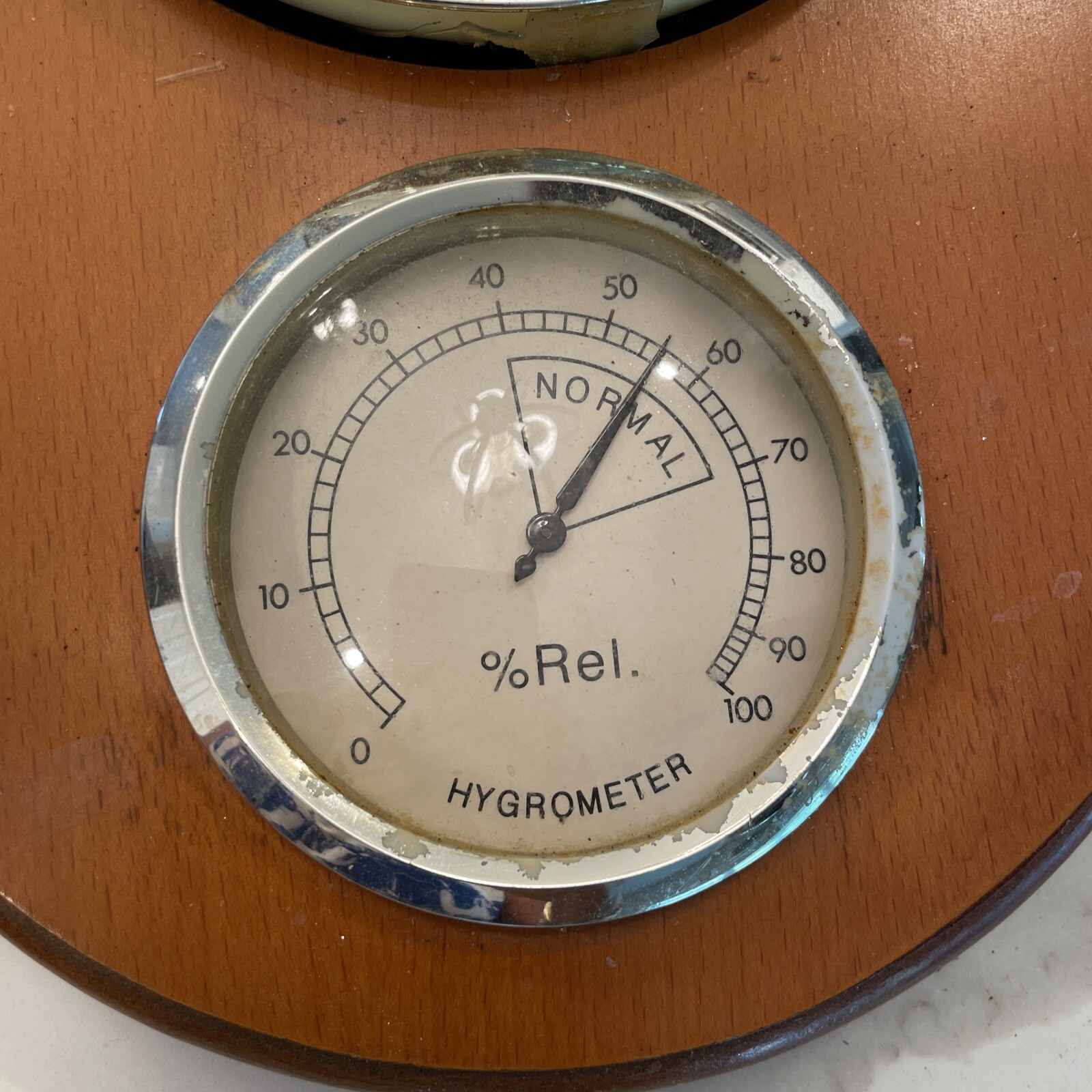 Classic Treasures Weather Station Quartz Clock w/ Thermometer & Hygrometer READ