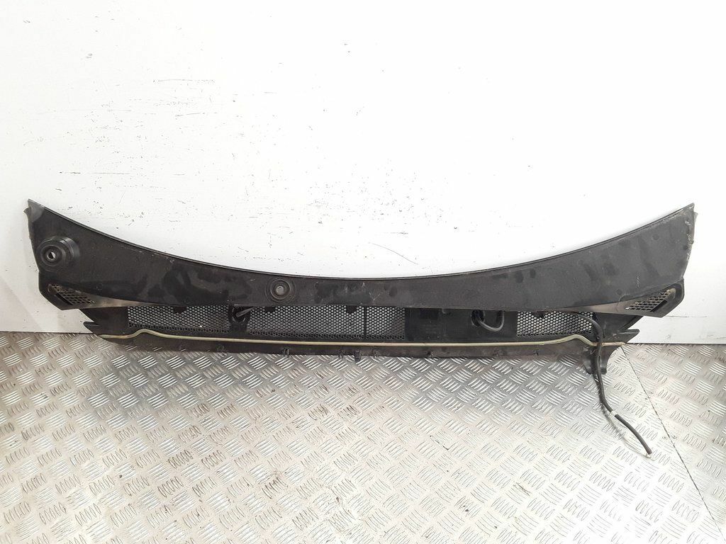 Peugeot 308 2014 1.6hdi 85kw Diesel Front Wiper Trim Plastic Cover 