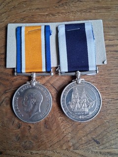 Par de medallas de servicio largo Royal Navy RMLI. Registro de servicio.