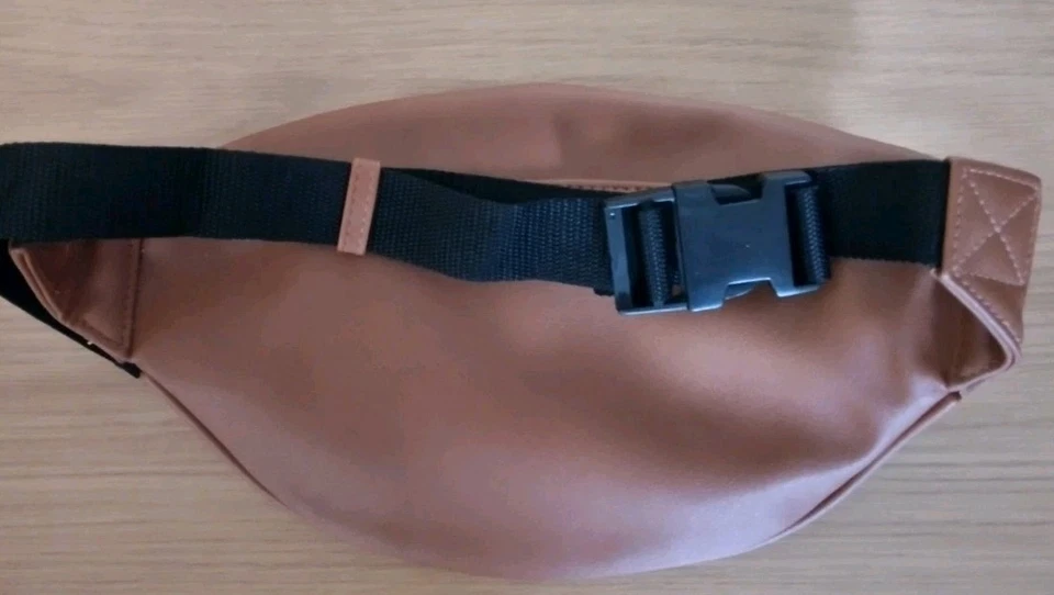 New Look Women's brown bumbag - Image 4 of 4