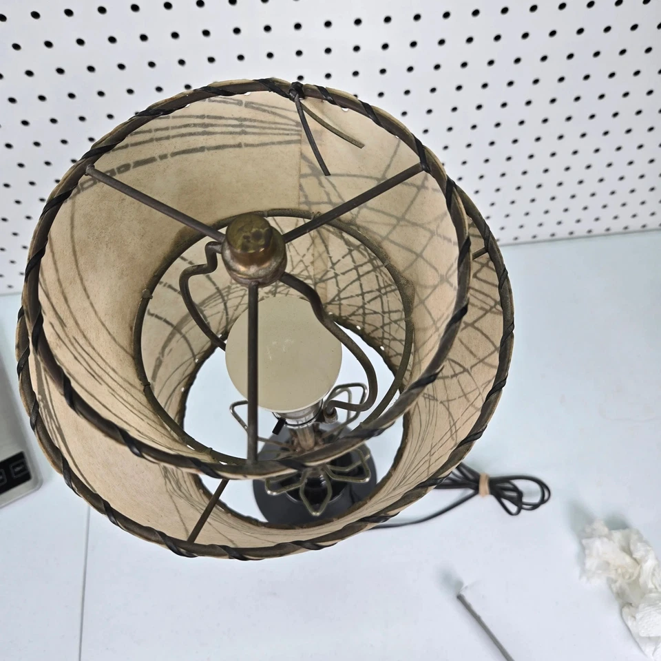 Vtg Mid Century Modern Atomic Dual fiberglass shade table lamp Gold Black - Image 3 of 4