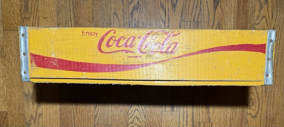 Caja de madera amarilla Coca Cola 1978 vintage Temple Foto 3 de 4