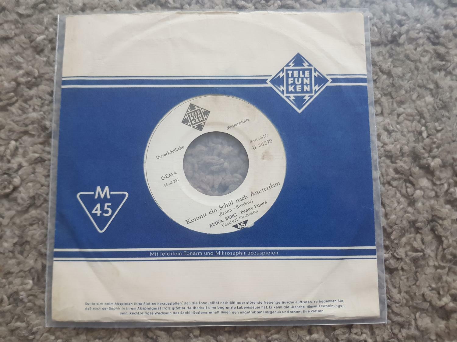 7"" Single Vinyl Erika Berg/ Penny Pipers - Kommt ein Schiff nach Amsterdam/ Bern