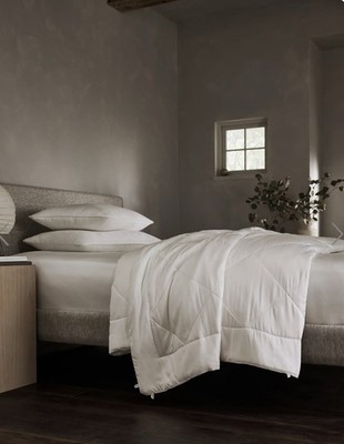 Cozy Earth Queen Bamboo All Season Comforter MSRP $388-New In Bag