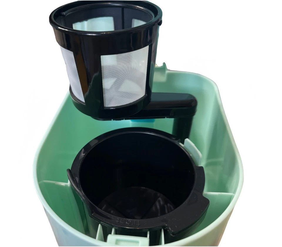 Frigidaire Single Cup Coffee Maker 700 Watt ECMK088 Mint. - Image 4 of 4