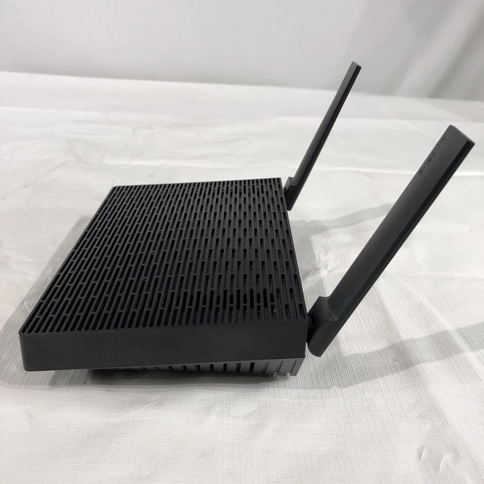 Cisco-Linksys EF4116 EtherFast 4116 16-Port 10/100 Ethernet Switch  - Image 2 of 4