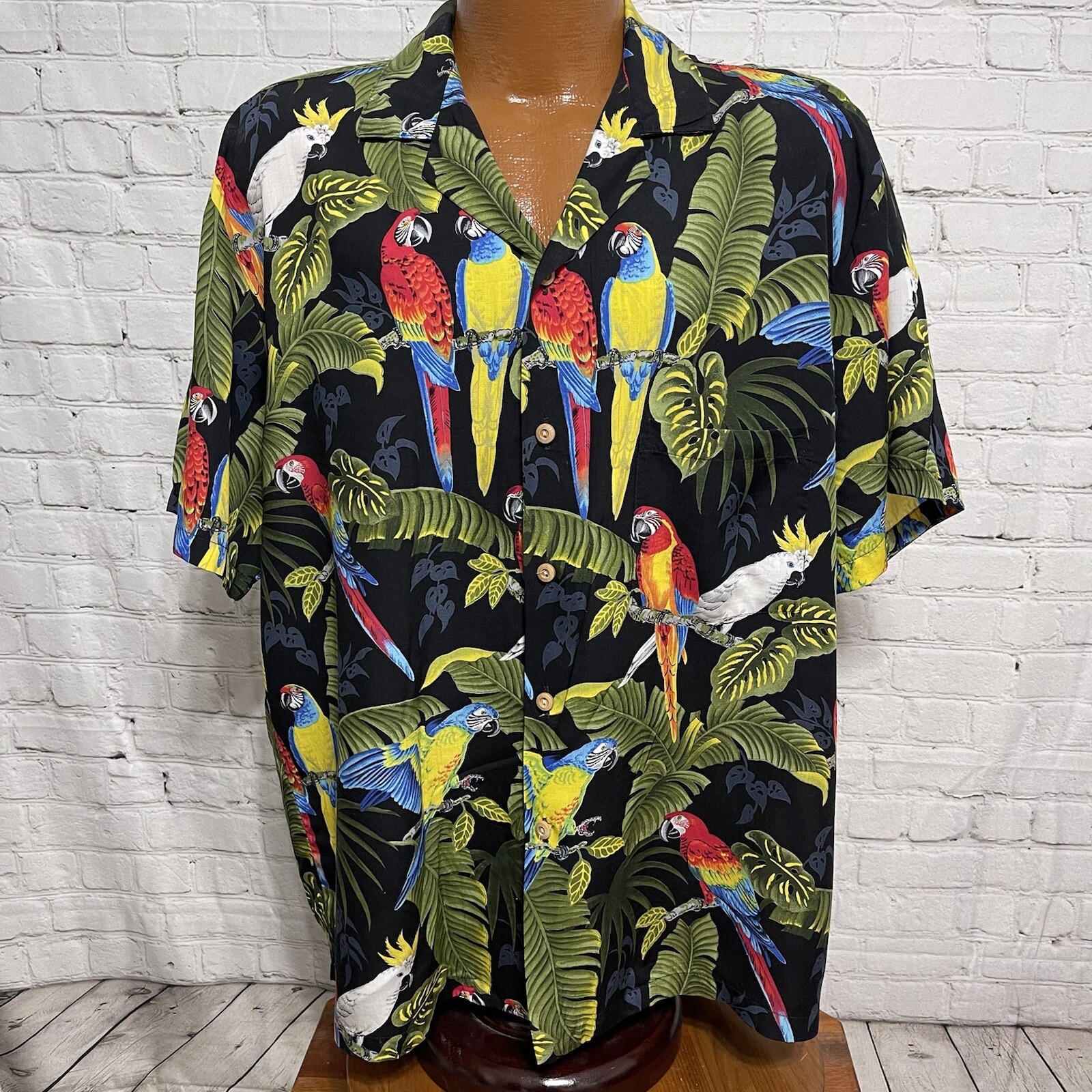 Paradise Found Hawaiian Shirt  Magnum PI Black Parrott Size L Rayon Made USA