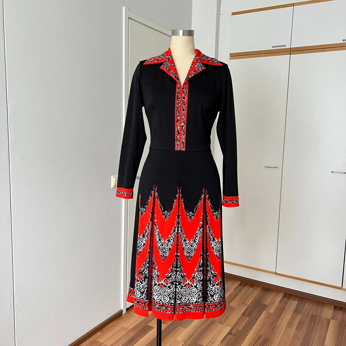 70s style dresses 1970s Maxi Dresses For Sale 1970s Joy Stevens One Shoulder Gold Grecian Inspired 70s Dress Style 24 Gorgeous 70's Inspired Wedding