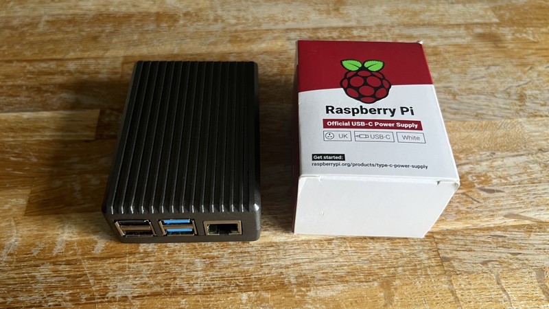 Raspberry Pi 4 Model B Rev 1.5 2GB RAM 32GB microSD heatsink case and power