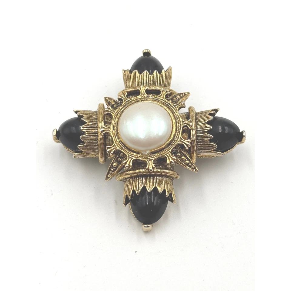 Vintage Gold Tone Maltese Cross Brooch Faux Pearl and Black Cabochons - Image 3 of 4