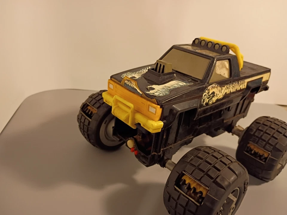 Rare HTF Yellow Front 1984 Lewis Galoob 4x4 ANIMAL monster truck (Parts/Repair)  - Image 3 of 4