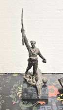 BRONZO SOLDATO IN ARME CHE SCONFIGGE L'AQUILA REALE XX SECOLO 