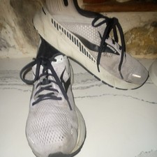 Brooks Men  s Low Top Gray/Black Lace-Up Athletic Sneakers Rubber Outsole 12 z 