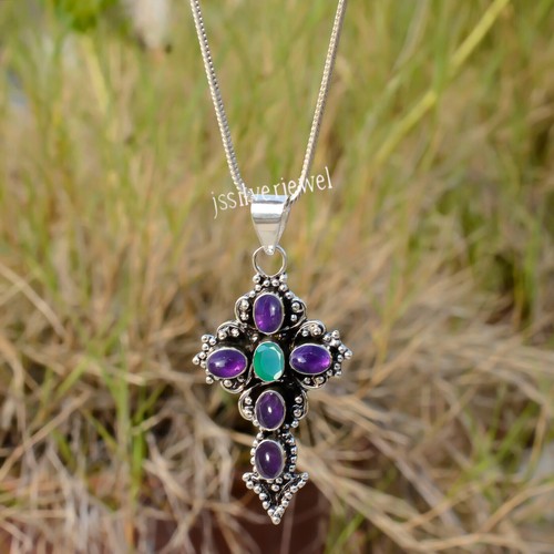 NOVICA Collier avec pendentif en améthyste et quartz fait à la main en