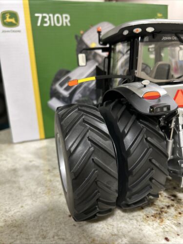 1/16 John Deere 7310R Prestige Silver Tractor 100Th Ann. Special Edition LP68807 - Picture 7 of 8