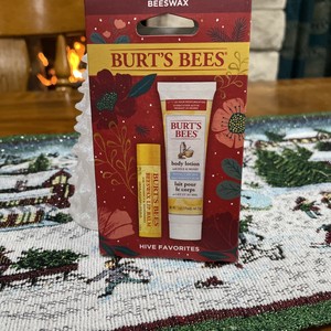 Burt's Bees HIVE FAVORITES Beeswax Lip Balm & Body Lotion Gift Set ~ 0.15 oz NEW