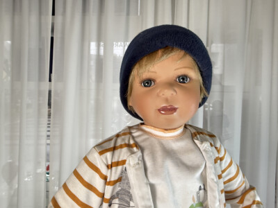 POUPÉE D'ARTISTE COLLECTIONNEUSE poupée en porcelaine 53 cm. en parfait