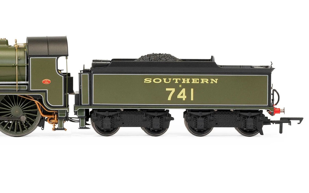 Hornby R30273 Southern Railway N15 King Arthur Class 4-6-0 741