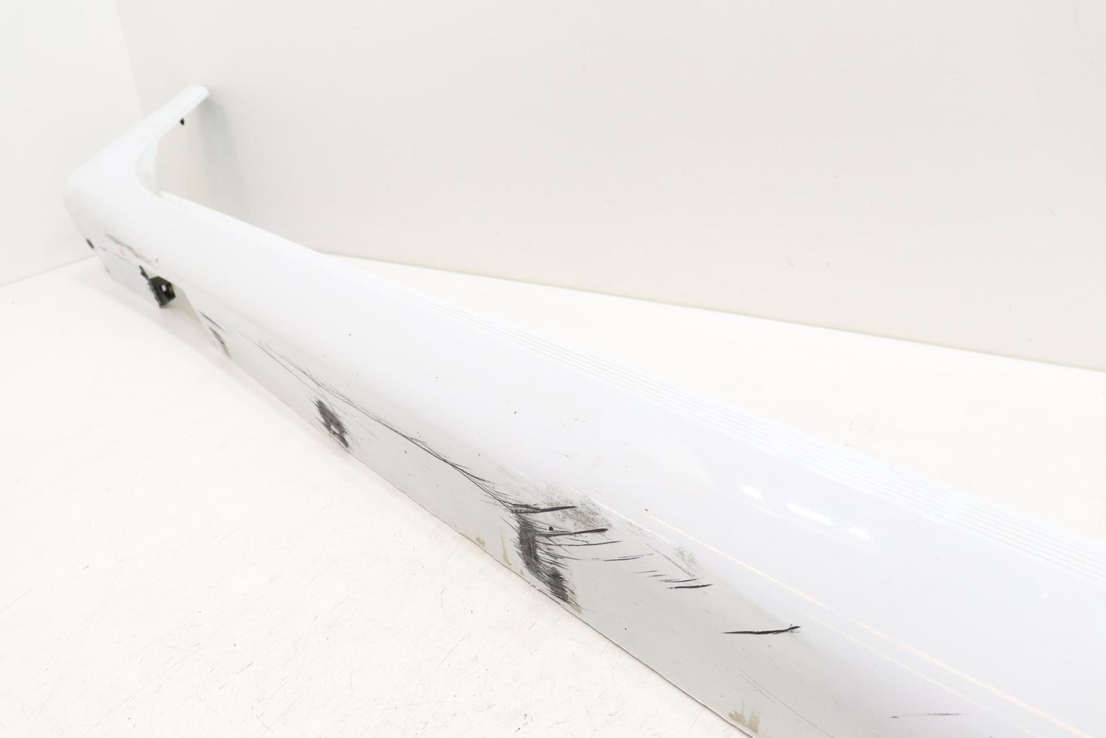 CHRYSLER PACIFICA Rocker Moulding Rh Bent Cracked Scratched Broken Tabs