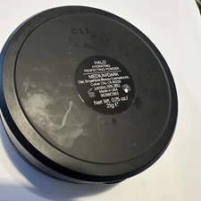 SMASHBOX Halo Hydrating Perfecting Powder MEDIUM/DARK .75 oz broken clasp
