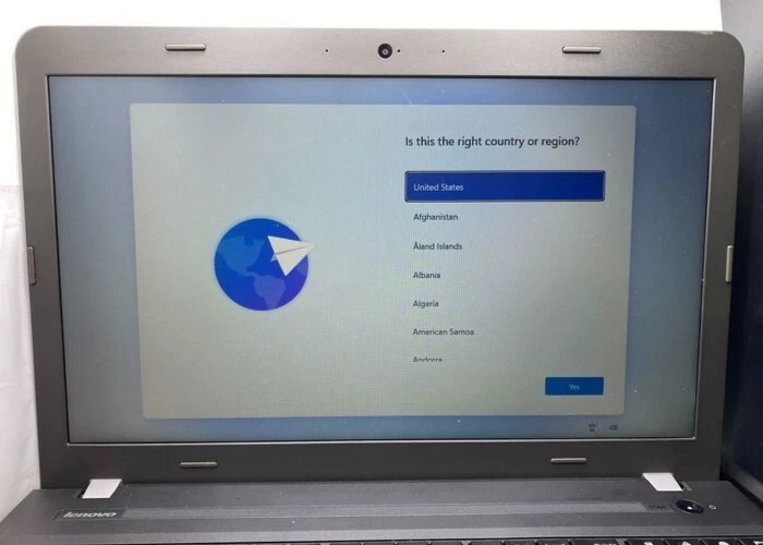 Lenovo ThinkPad E560 15,6" Intel Core i3-6100U @2,30 GHz 8 GB RAM 256 GB SSD - Immagine 3 di 4