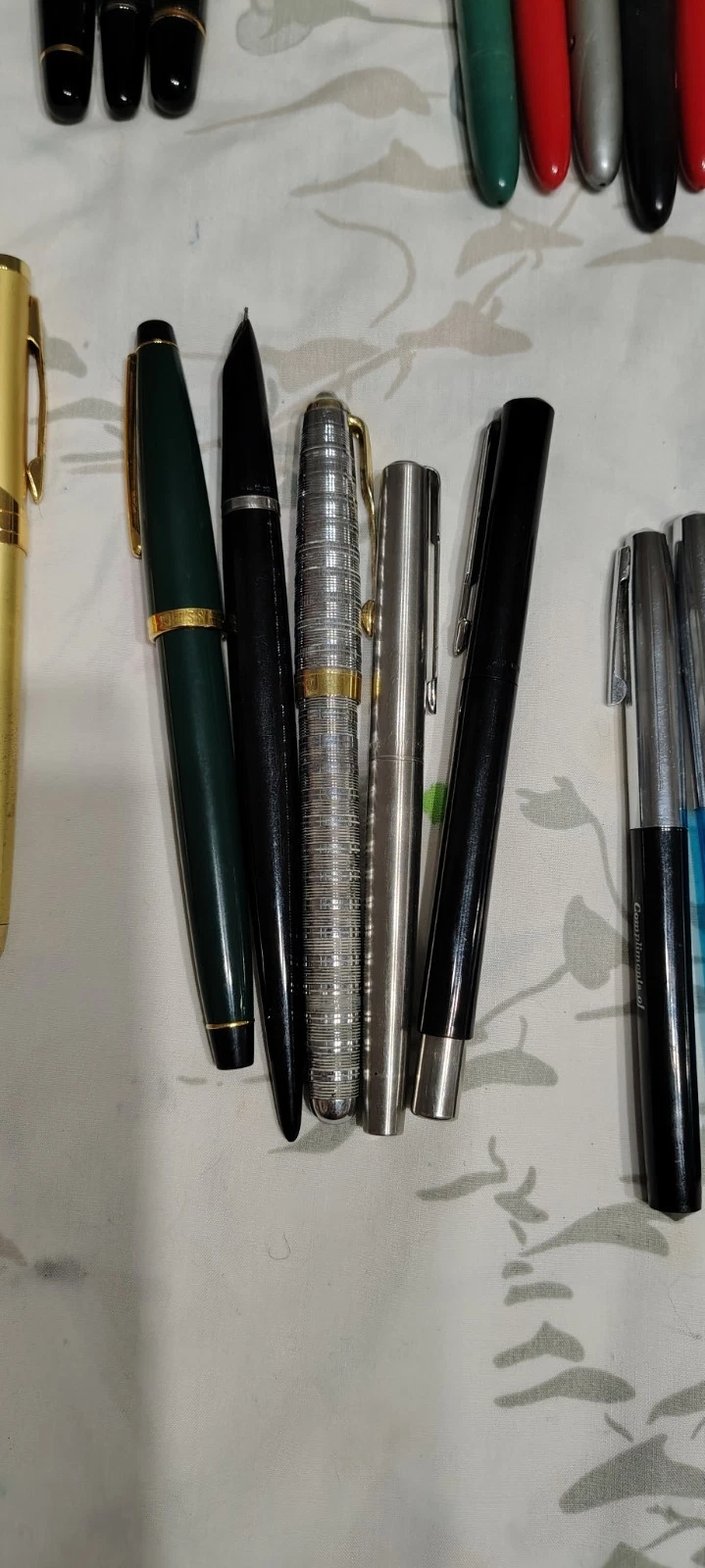 LOT OF 53 DIFFERENT FOUNTAIN PENS MOSTLY MADE IN USA - product detail image 6