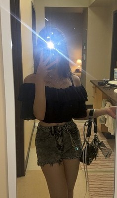 Comfy Black Crop Top with A Great Fit! Stylish and Goes with Everything! Size L