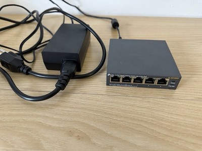 Switch TP-Link TL-SG1005P 5-Port Gigabit 4-Port PoE Unmanaged w/ Adapter