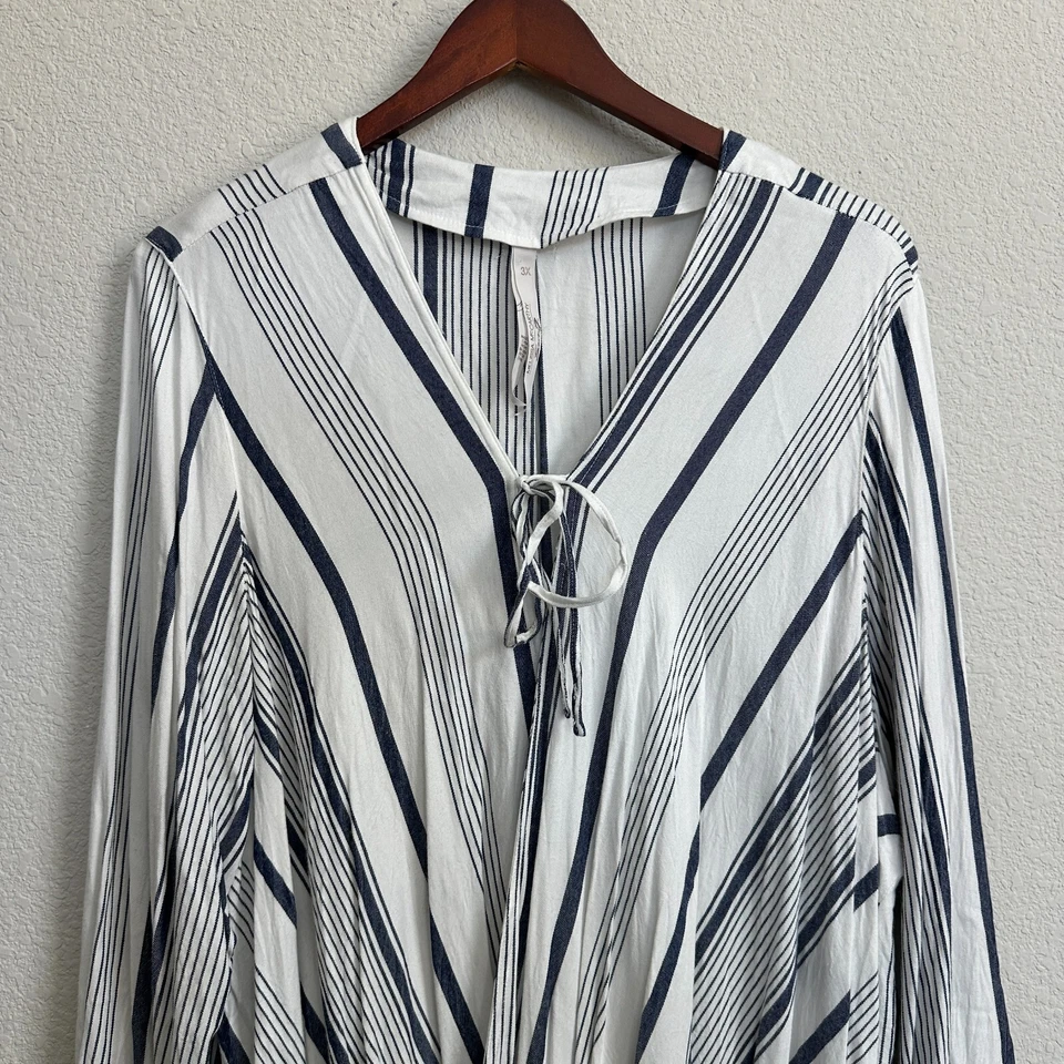 Blusa Melissa McCarthy Seven7 Top 3X Plus Rayas Imitación Envoltura Playa Blanca Azul Foto 2 de 4