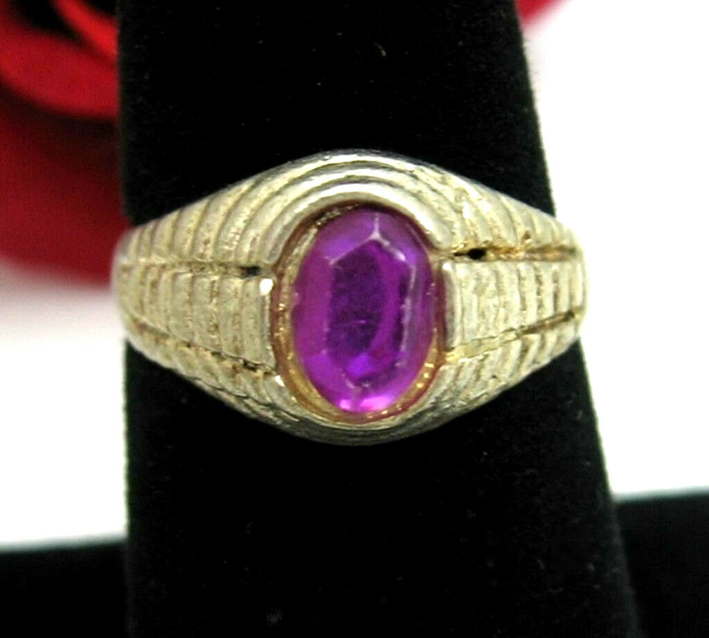 PURPLE RING Vintage Plastic Oval GEM In SILVERTONE Size Costume Jewelry