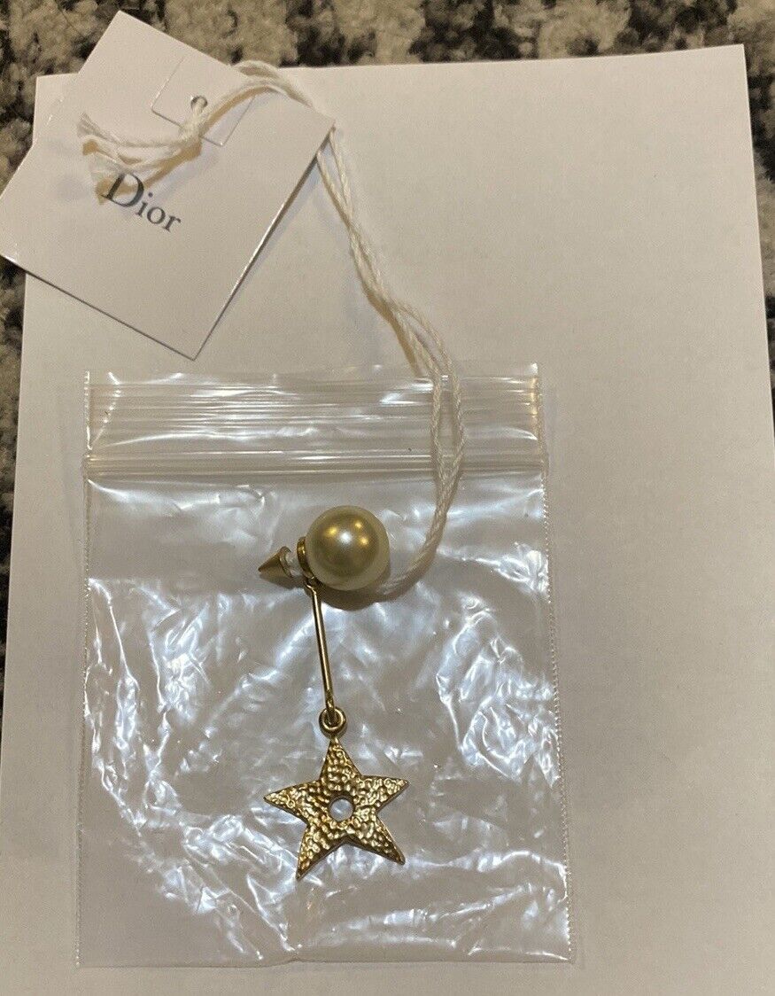 DIOR Tribales Single Earring Gold-Finish Metal with a White DIOR Tribales Single Earring Gold-Finish Metal with a White