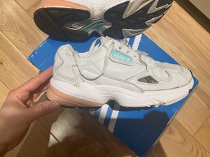 adidas falcon white size 4