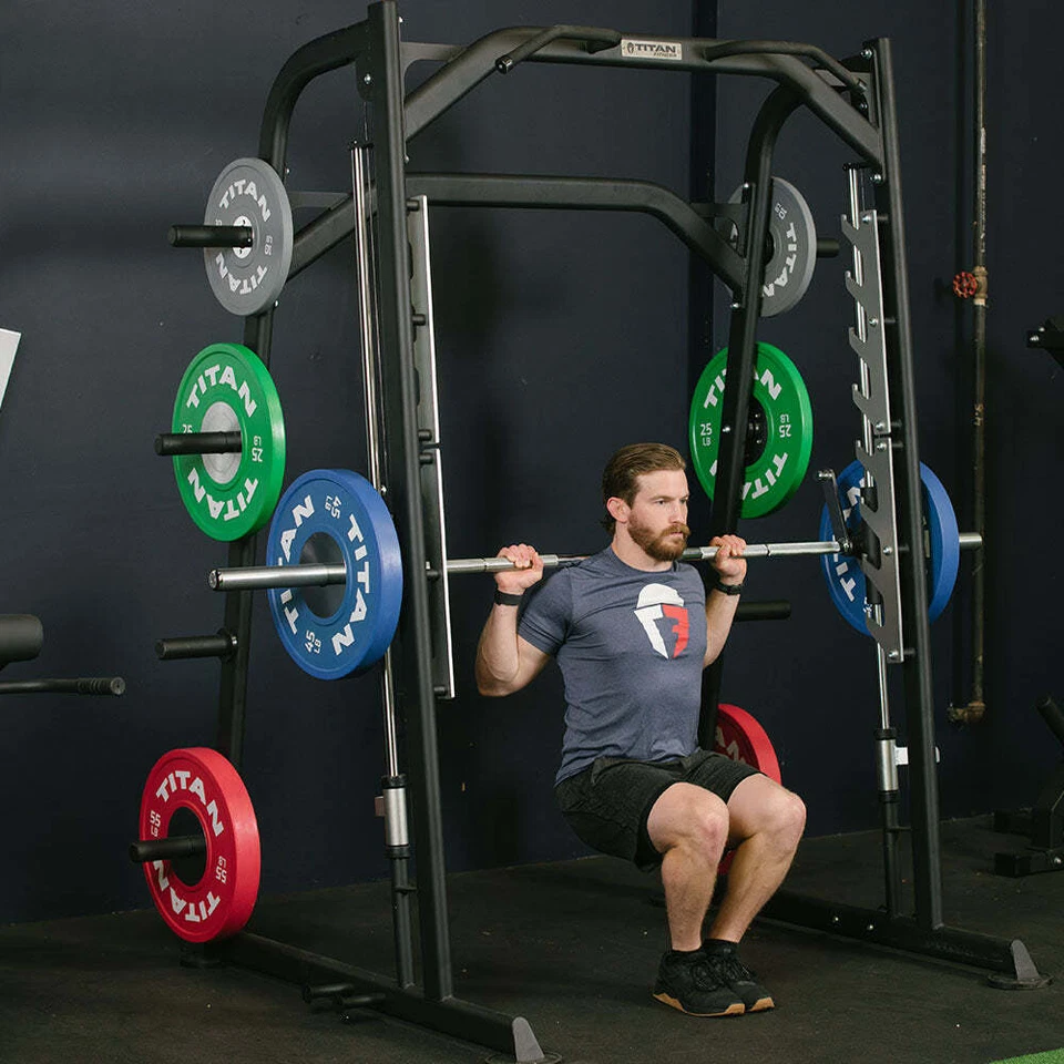 Máquina Titan Fitness Smith, jaula de potencia contrapesada estante para sentadillas para gimnasio en casa Foto 2 de 4