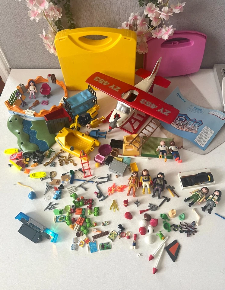Gros Lot de jouets 100 % Playmobil Pièces et Figurines variées Avion Accessoires - Photo 1/4
