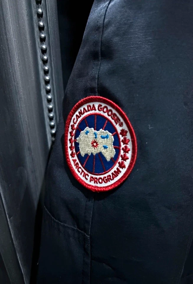 Canada Goose Chilliwack Men’s Black Hooded Down Bomber Full Zip Logo Size Small, photo 3 of 5