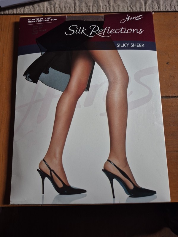 Hanes Silk Reflections Size EF Sheer Reinforced Toe Town Taupe Pantyhose NIP