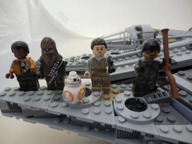 Lego Star Wars Millennium Falcon 75105  with 5 mini figures and manual